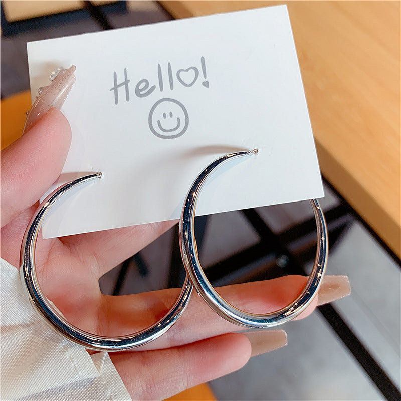 Women's Exaggerated Temperamental Matte Gold Big Ear Round Stud Earrings