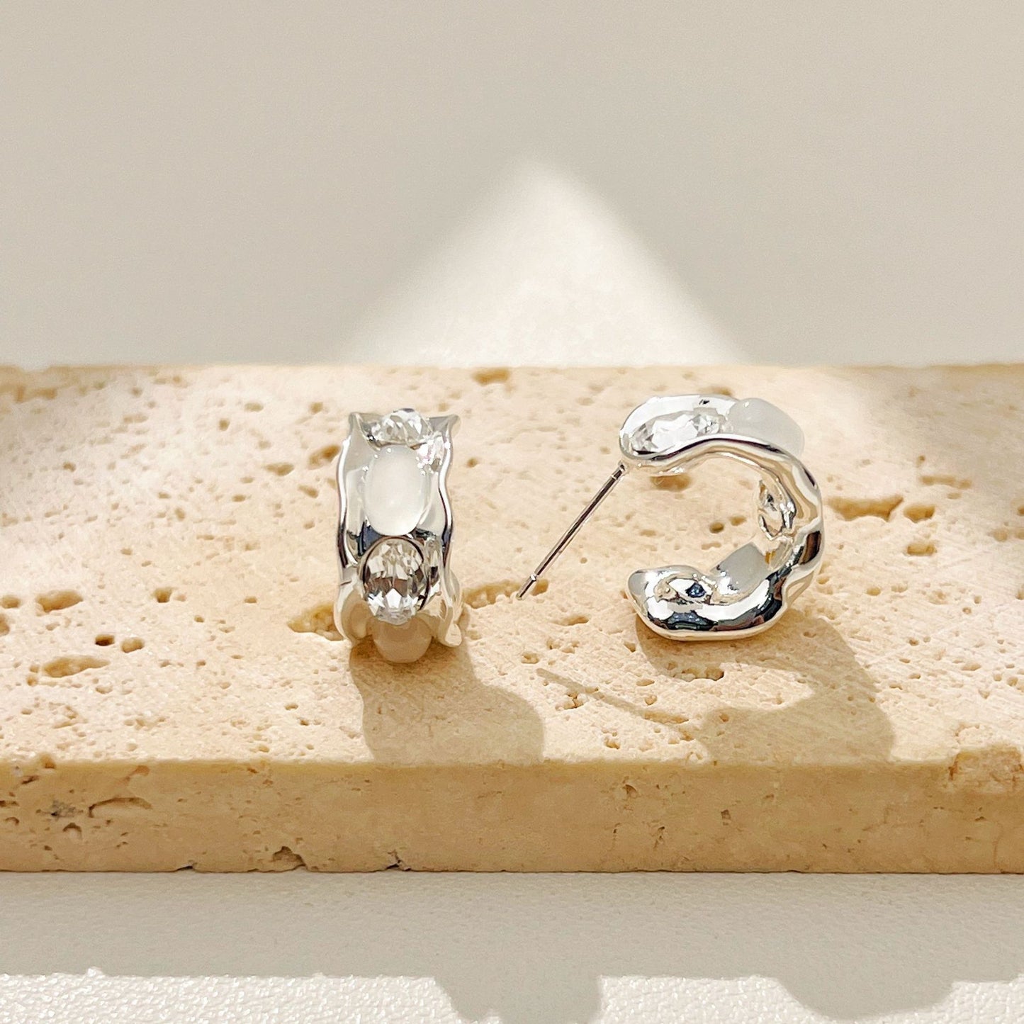 High-grade Type Metal Inlaid Cat Eye Light Luxury Rings