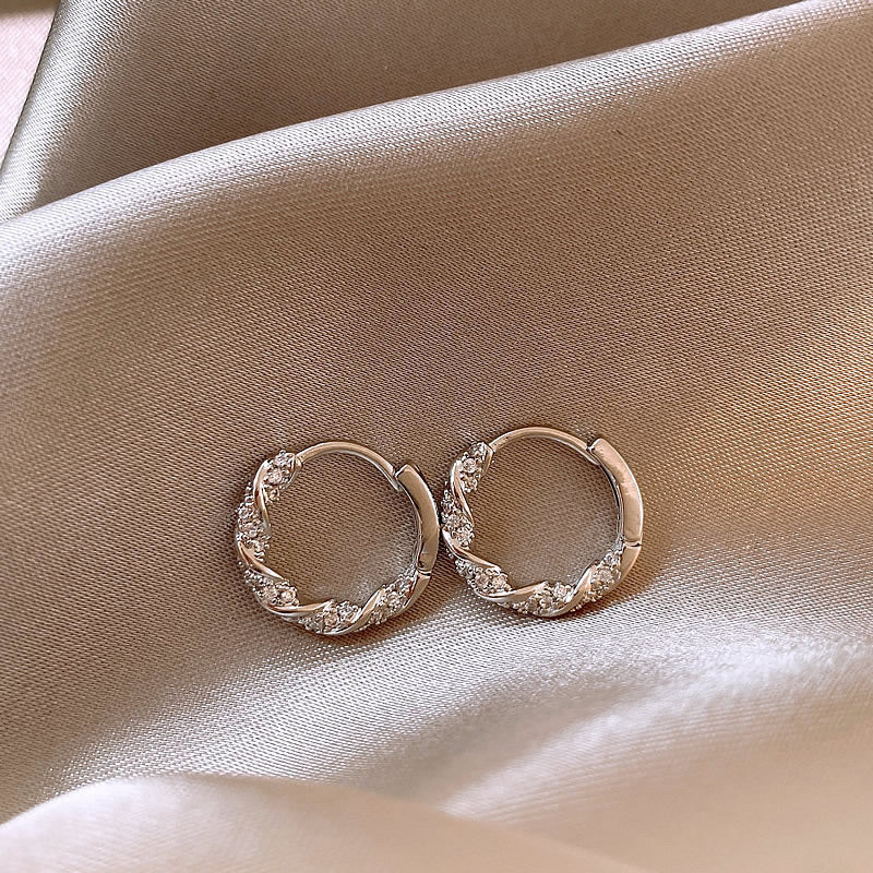 Minority Simple Personality Mobius Strip High Sense Temperament Clip Ear Buckle