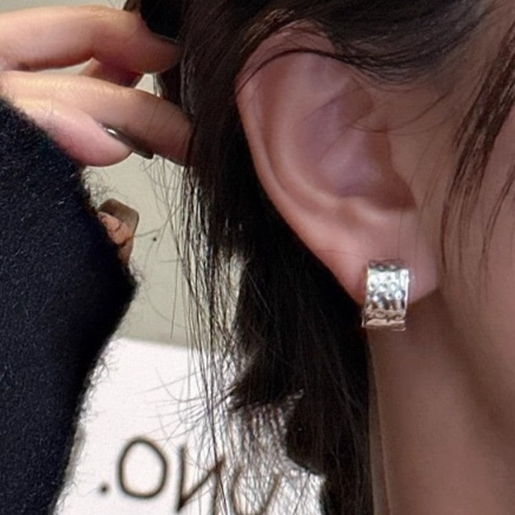 Women's Small Simple Hollow Pearl High-grade Refined Stud Earrings