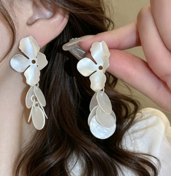 Women's Minority Design Fashionable Flower Light Luxury High-grade Temperament Earrings