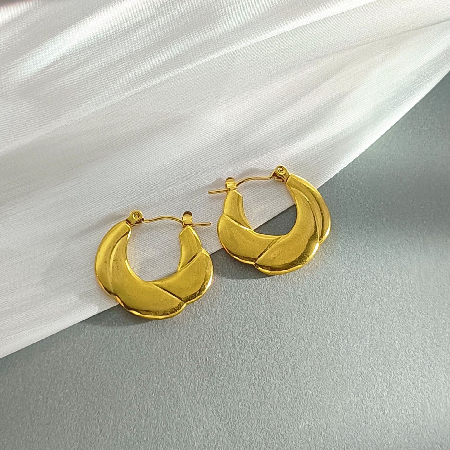 Women's Gold Light Luxury Stainless Steel Simple Trendy Earrings