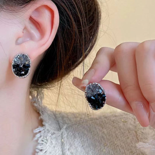 Women's Trendy Atmosphere Ear Retro Style Graceful High-grade Temperament Stud Earrings