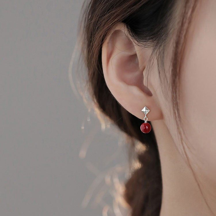 Women's Small Simple Hollow Pearl High-grade Refined Stud Earrings