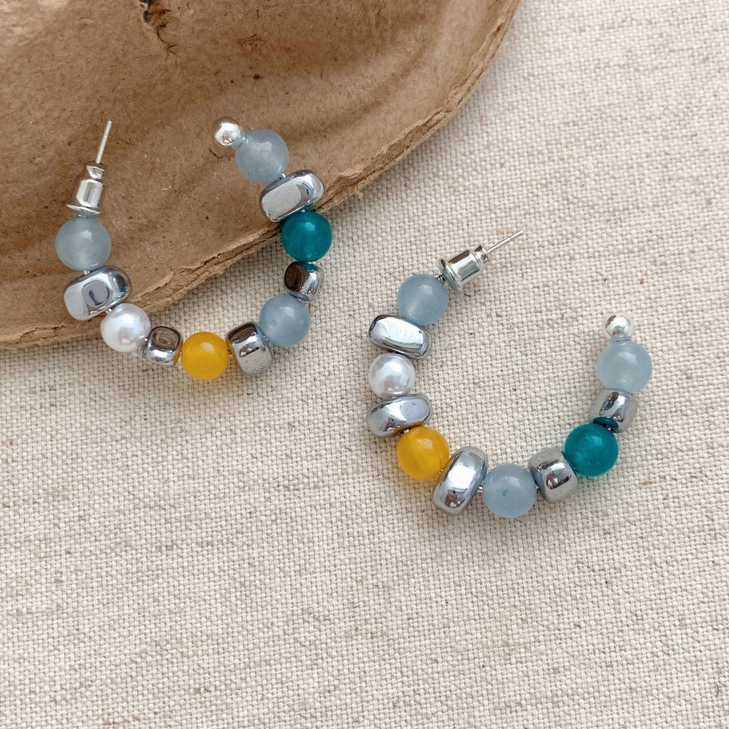 Contrasting Color Natural Stone Beaded Sier Stud Earrings