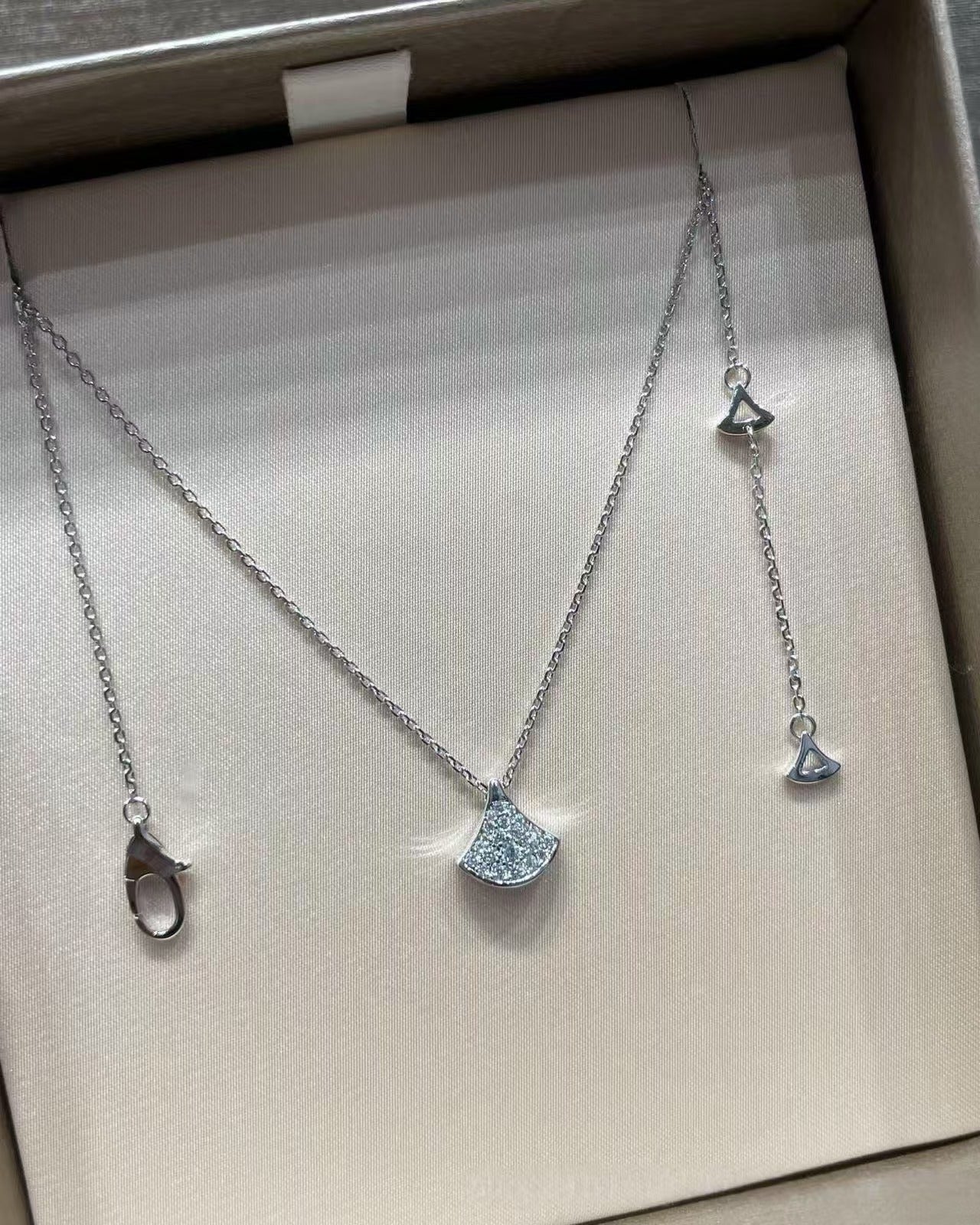 Version Fan-shaped Fritillary Female Rose Gold Necklaces