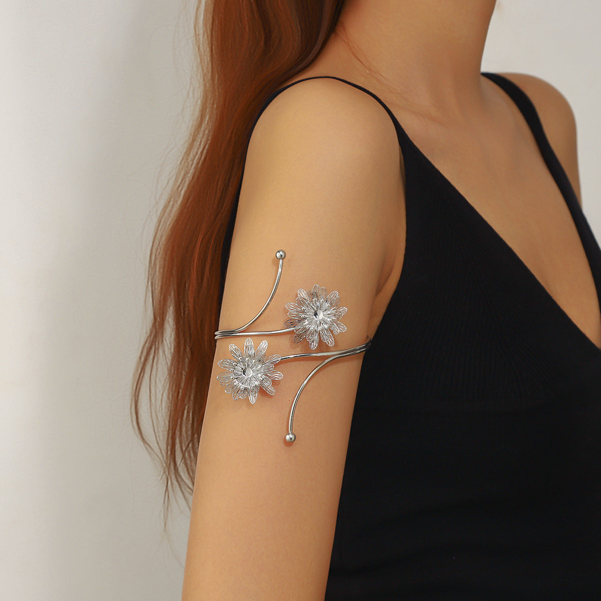 High-grade High Profile Retro Golden Flower Opening Adjustable Lady Temperament Bracelet