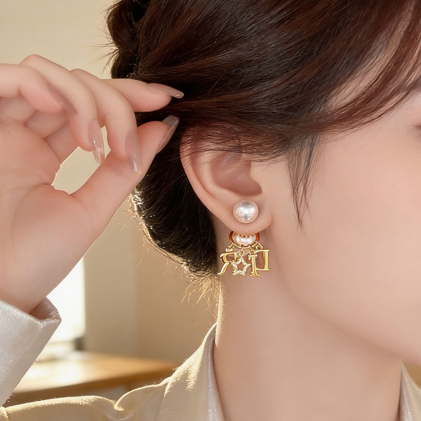 Women's Sweet Alphabet Letter Minority High-grade Ear Clip Classic Style Pearl Stud Earrings