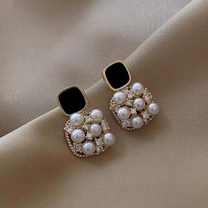 Women's Elegant Delicate Pearl Fashionable Niche Temperament Earrings