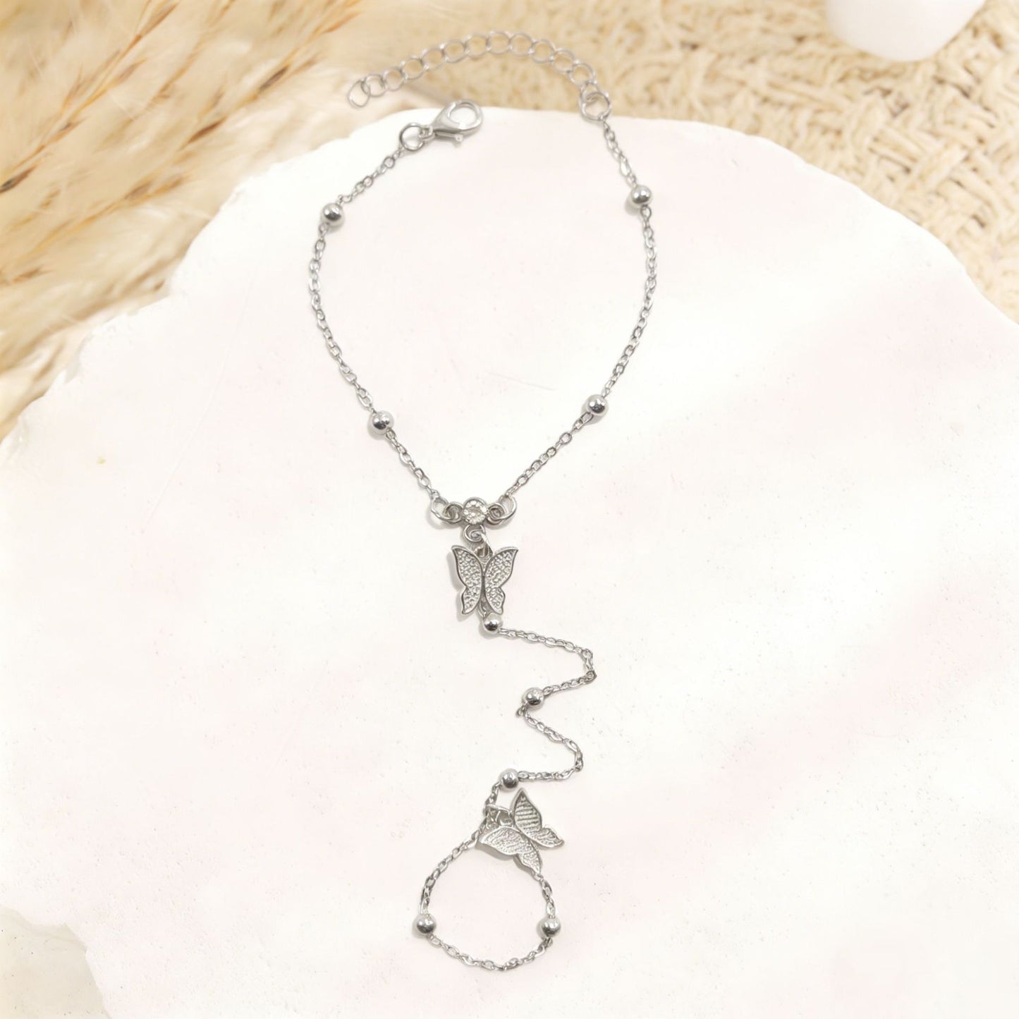 Fashion Lady Gold Finger Chain Butterfly Bracelet