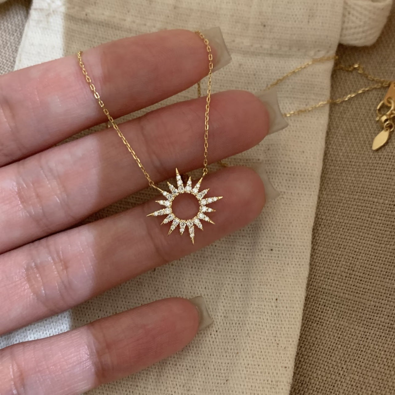 Women's Sier Sunflower Full Diamond Hollow Four Stars Fashion Retro Summer Necklace
