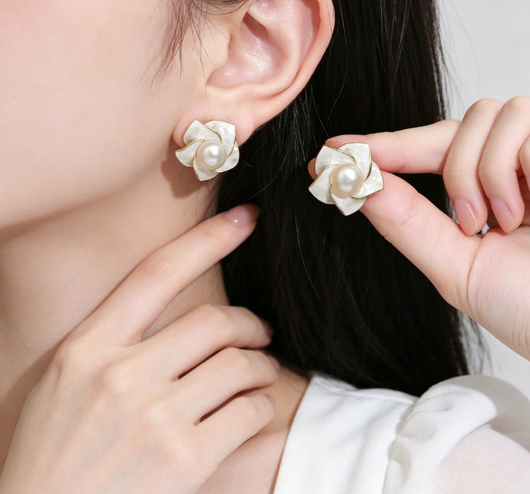 Women's Minority Design Fashionable Flower Light Luxury High-grade Temperament Earrings