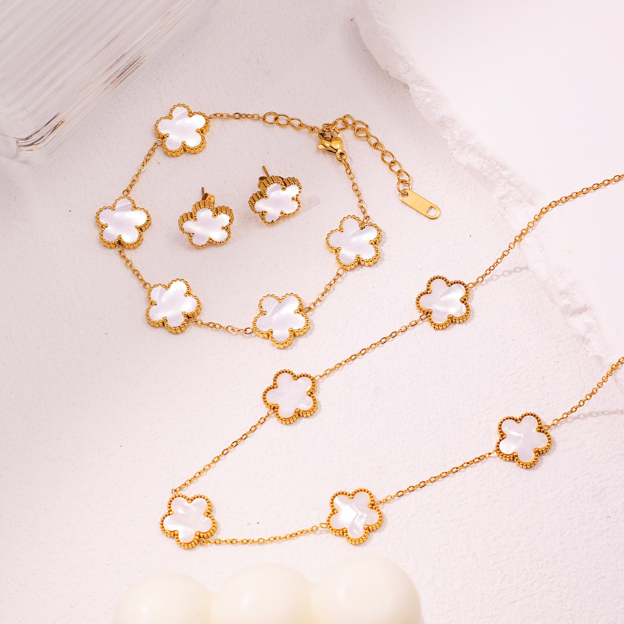 High-grade Titanium Steel Five-leaf Flower Gold Plated Four Colors Bracelet