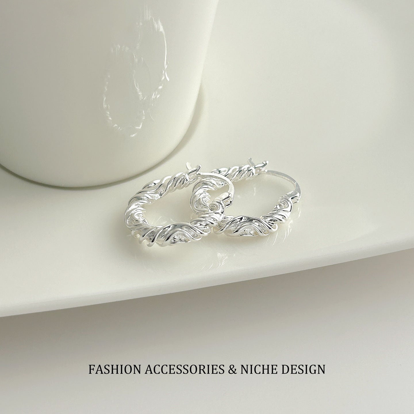 Women's Korean Style Personalized Twisted Line Woven Clip Fashion Ear Buckle