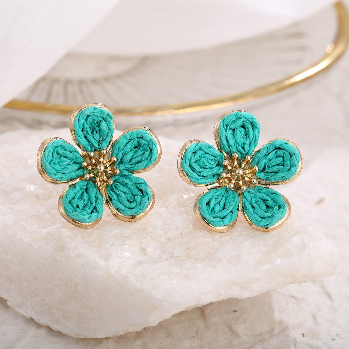 Raffia Flower Small Fashion Hand-woven Simple Earrings