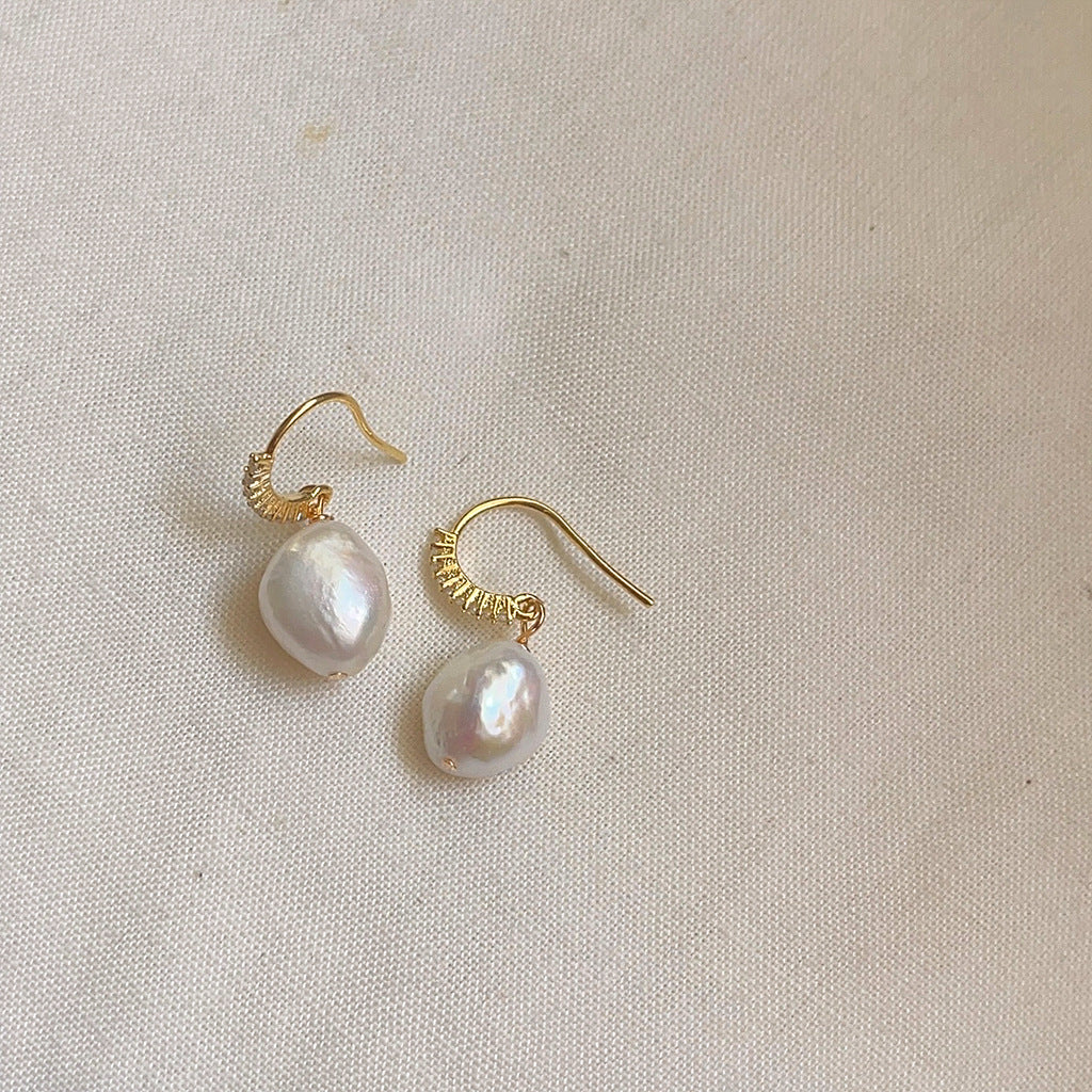 Women's Fresh Water Pearl Retro Minority Ear Earrings