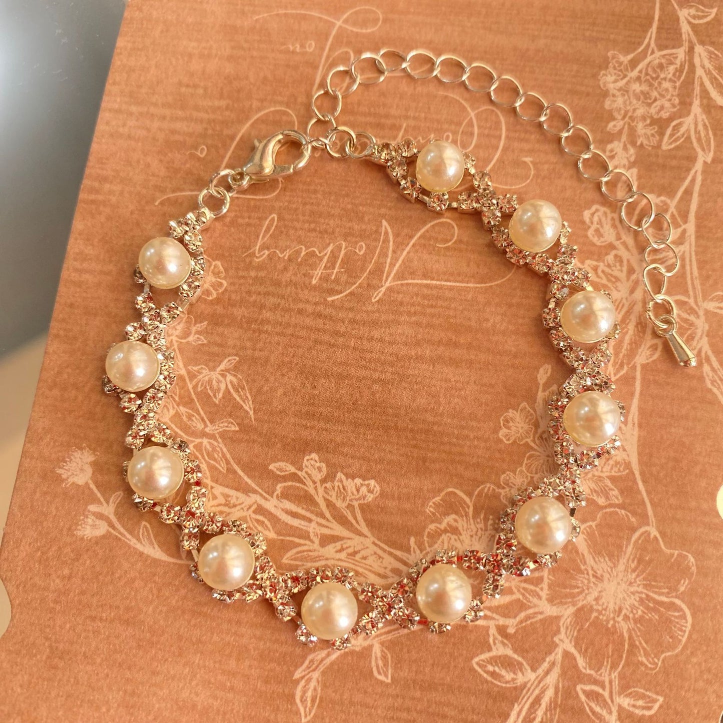 Shining Full Diamond Alloy Female Niche Design Light Bracelet