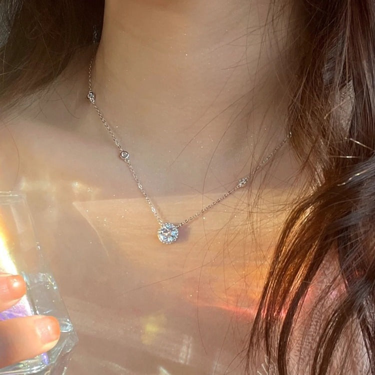 Point Female College Sweet Clavicle Chain Light Luxury Necklace