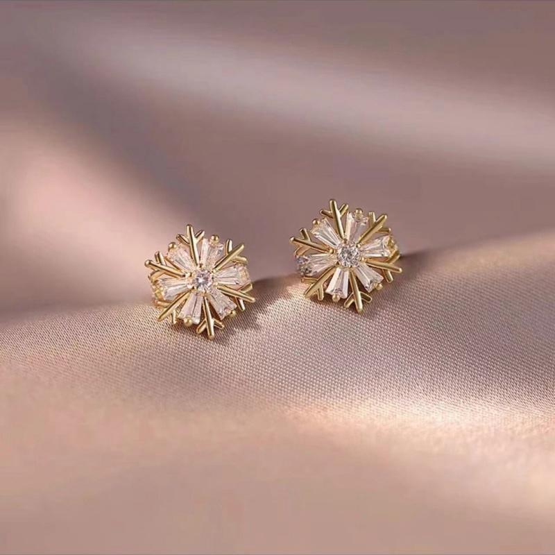 Design Snowflake Zircon Small Light Luxury Natural Fashion Earrings