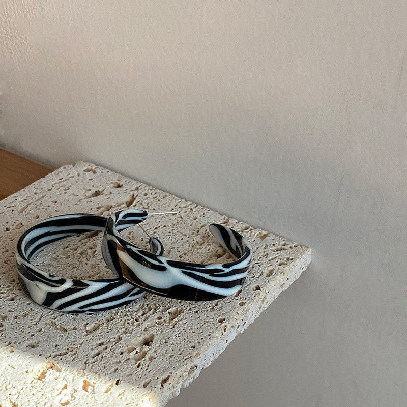 Women's White Zebra Pattern Exaggerated Round Sier Acrylic Style Ear High Earrings