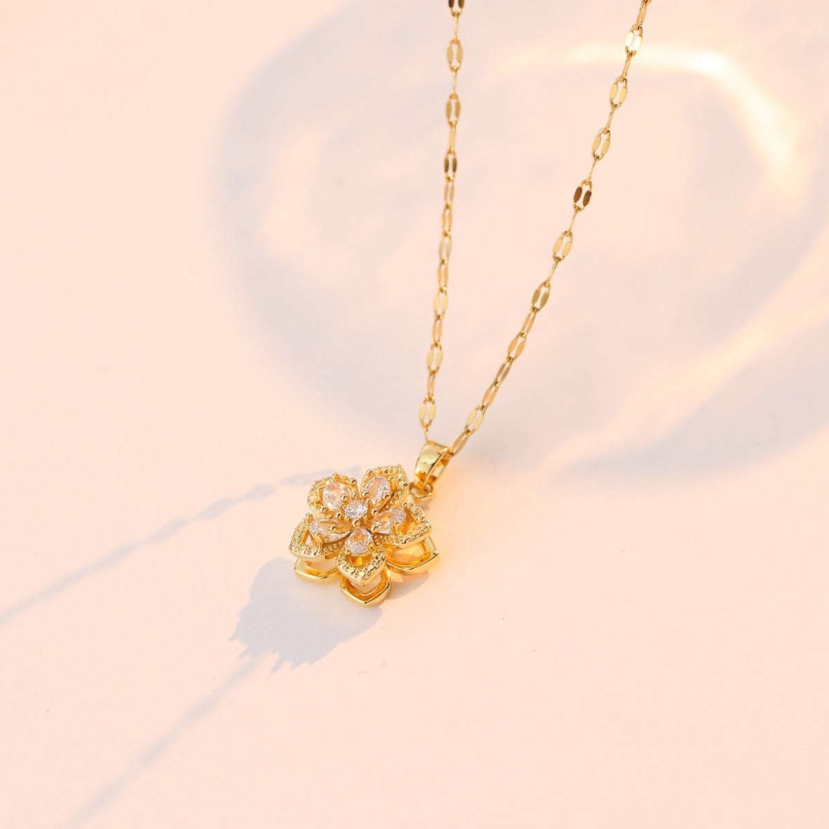 Women's Sweet Rotating Zircon Flower Niche Design Elegant Titanium Necklace