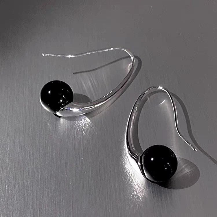 Women's Retro Simple Light Luxury High-grade Niche Temperament Wild Water Stud Earrings