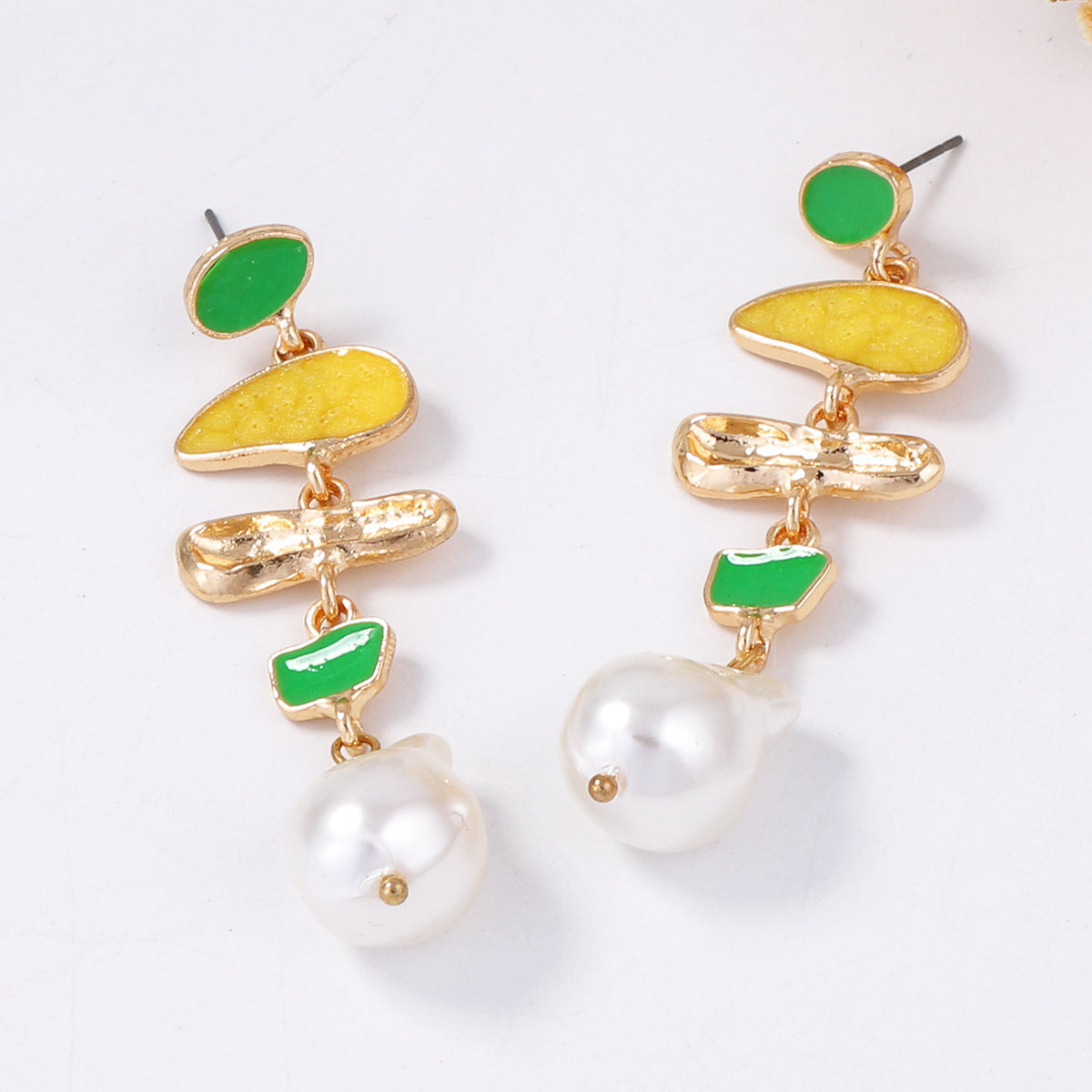 Fashion Irregular Geometric Inlaid Pearl Fresh Girly Earrings