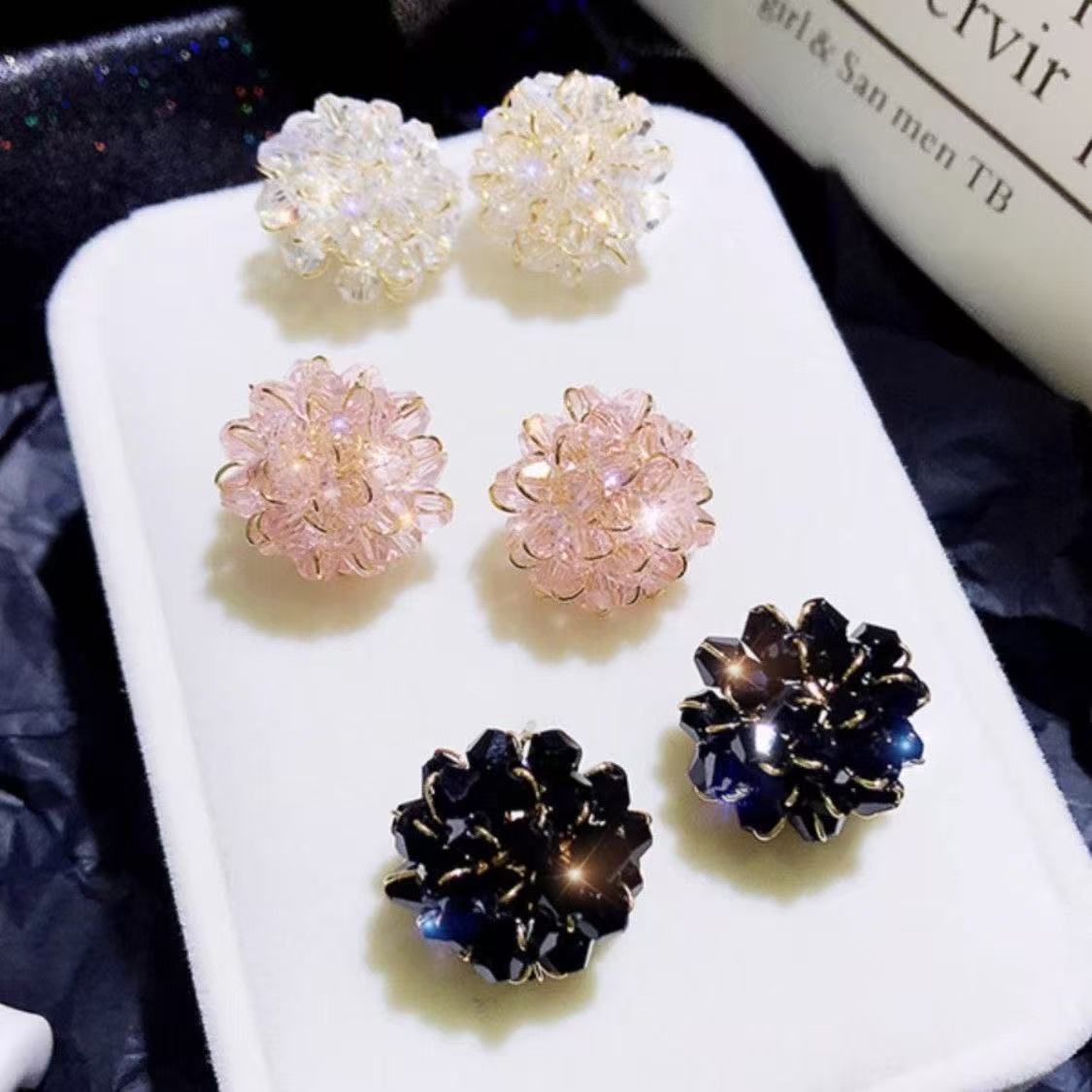 Women's Wild Crystal Flowers High-grade Ear Hipster Fashion Stud Earrings