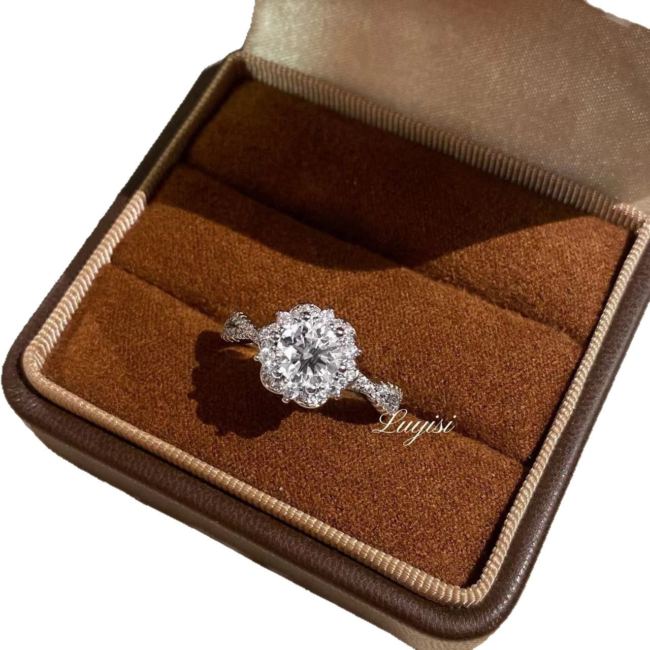 Women's Flash Full Diamond Cross Lace Shiny Light Luxury High-grade Ring