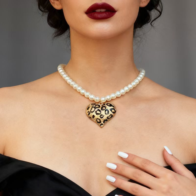 Exaggerated Love Neck Niche Personality Design Light Necklace