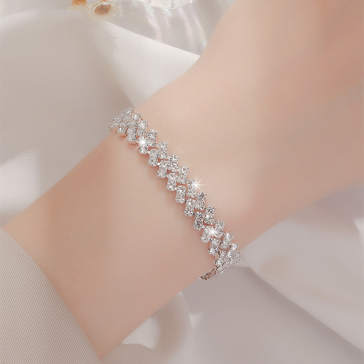 High-grade Super Shiny Full Diamond Female Design Elegant Bracelets