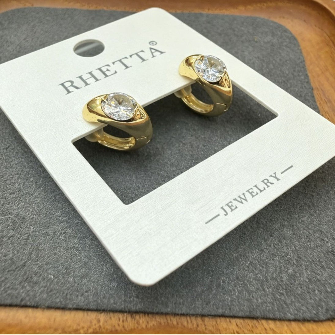 Women's Super Flash Zircon Clip High-grade Exquisite Elegant Romantic Fashionable Commuter Ear Buckle