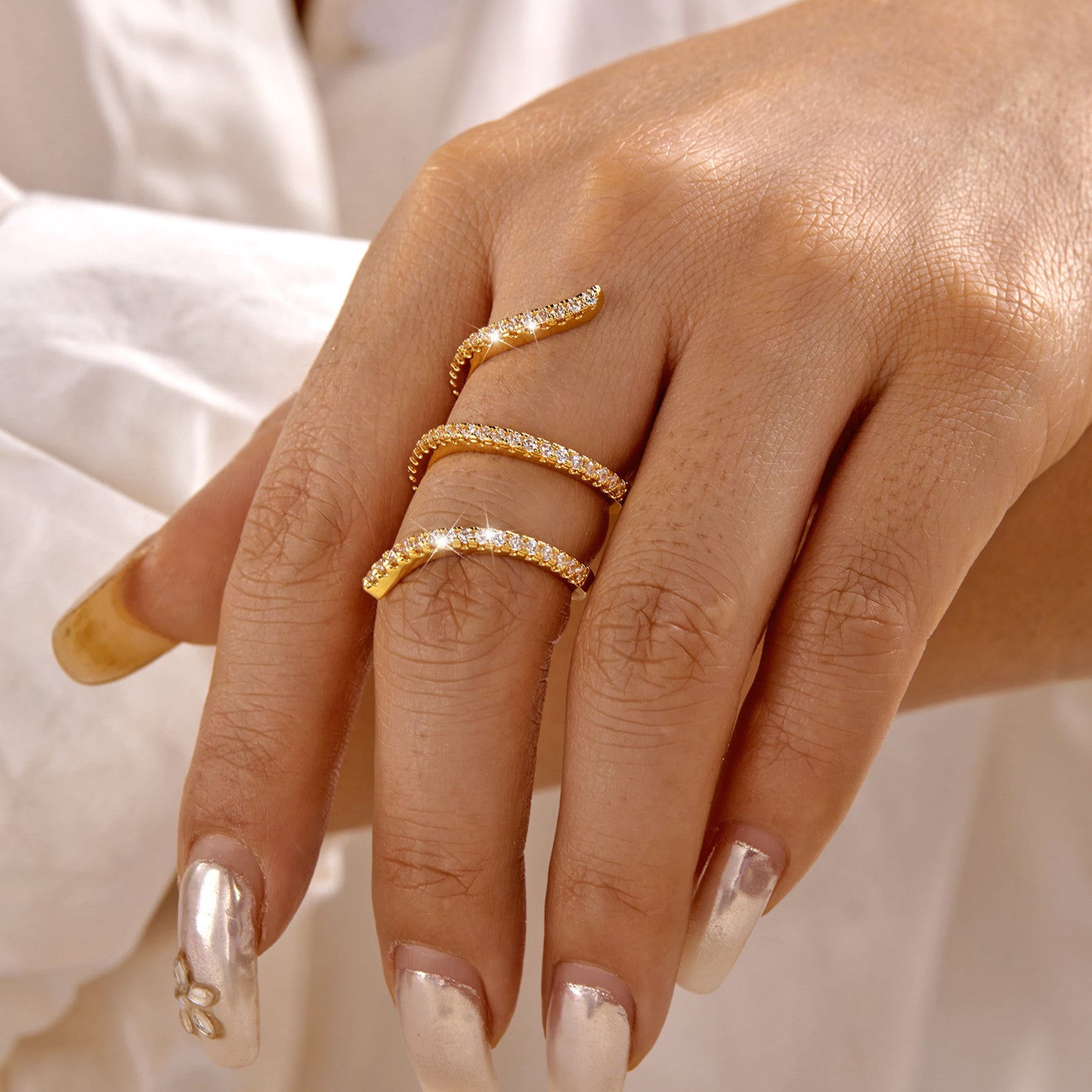 Women's Retro Elegant Copper Inlaid Zirconium High-grade Light Luxury Palace Style Ring