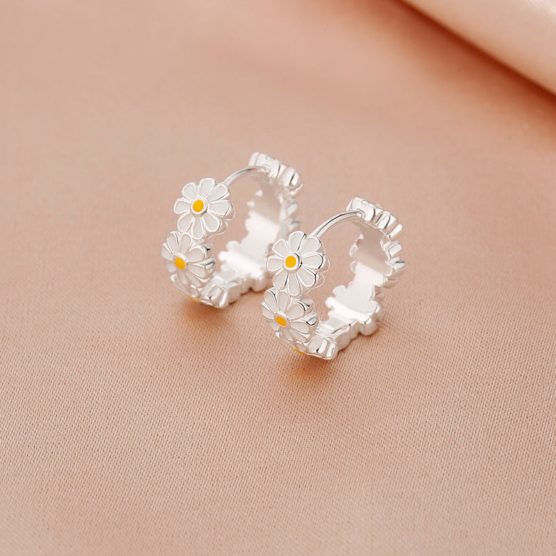 Summer Daisy Clip White Epoxy Flowers Korean Style Ear Buckle