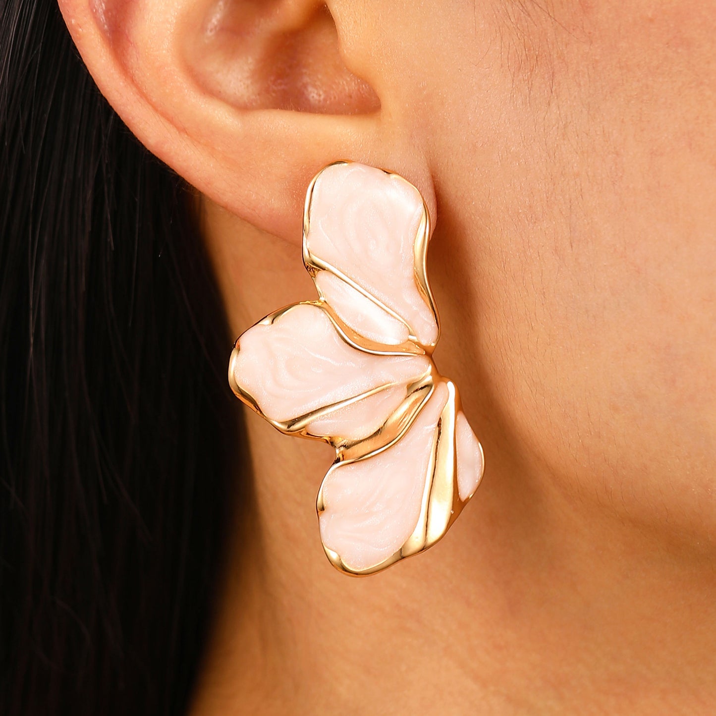 Women's Ruffled Oil Dripping Pleated Ear Cream Sweet Style Flower Enamel Stud Earrings