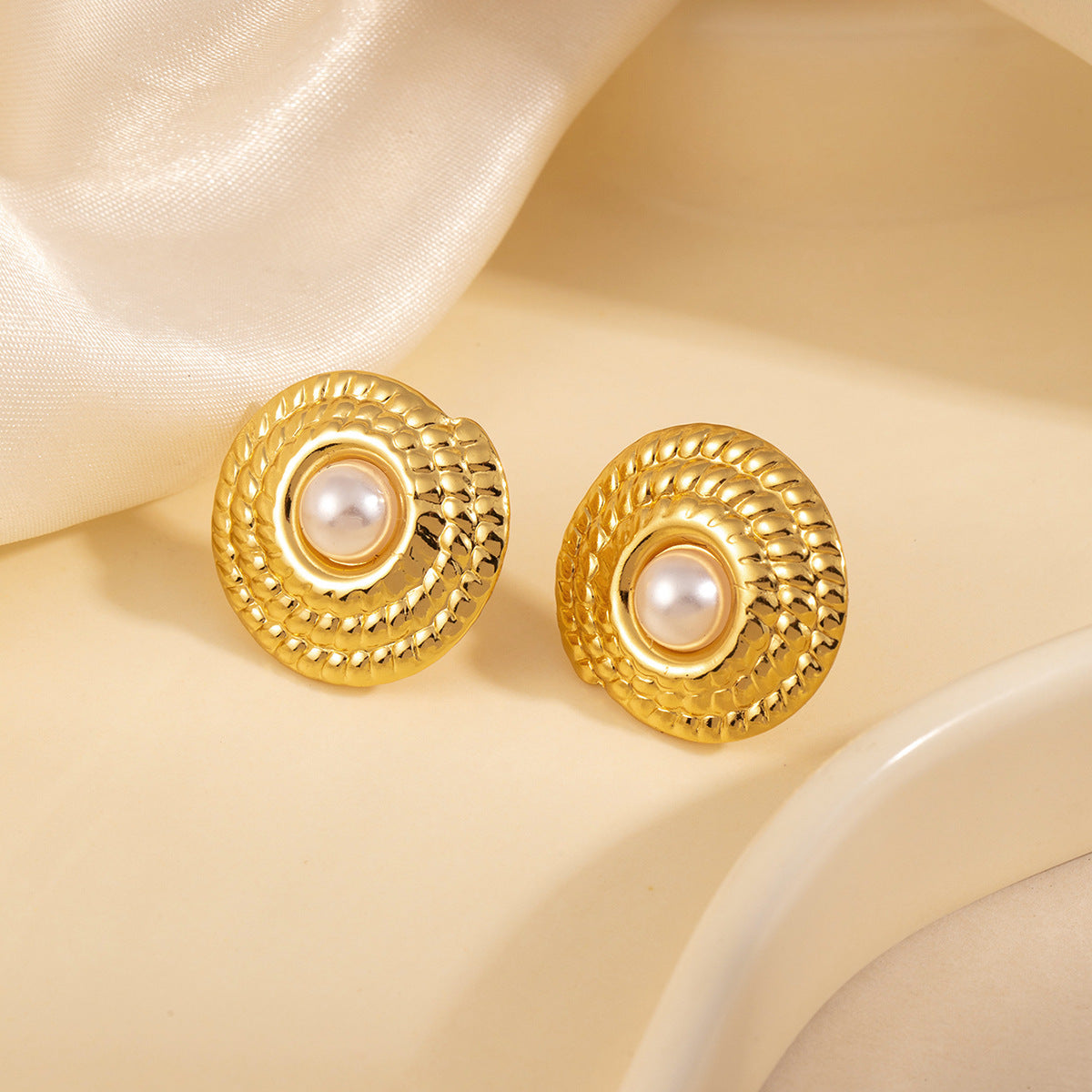 Steel Flower Heart Pearl Female Light Luxury Minority Water Stud Earrings