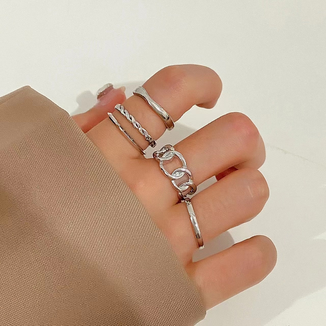 Women's Knuckle Suit Sets Love Heart-shaped Design Rings