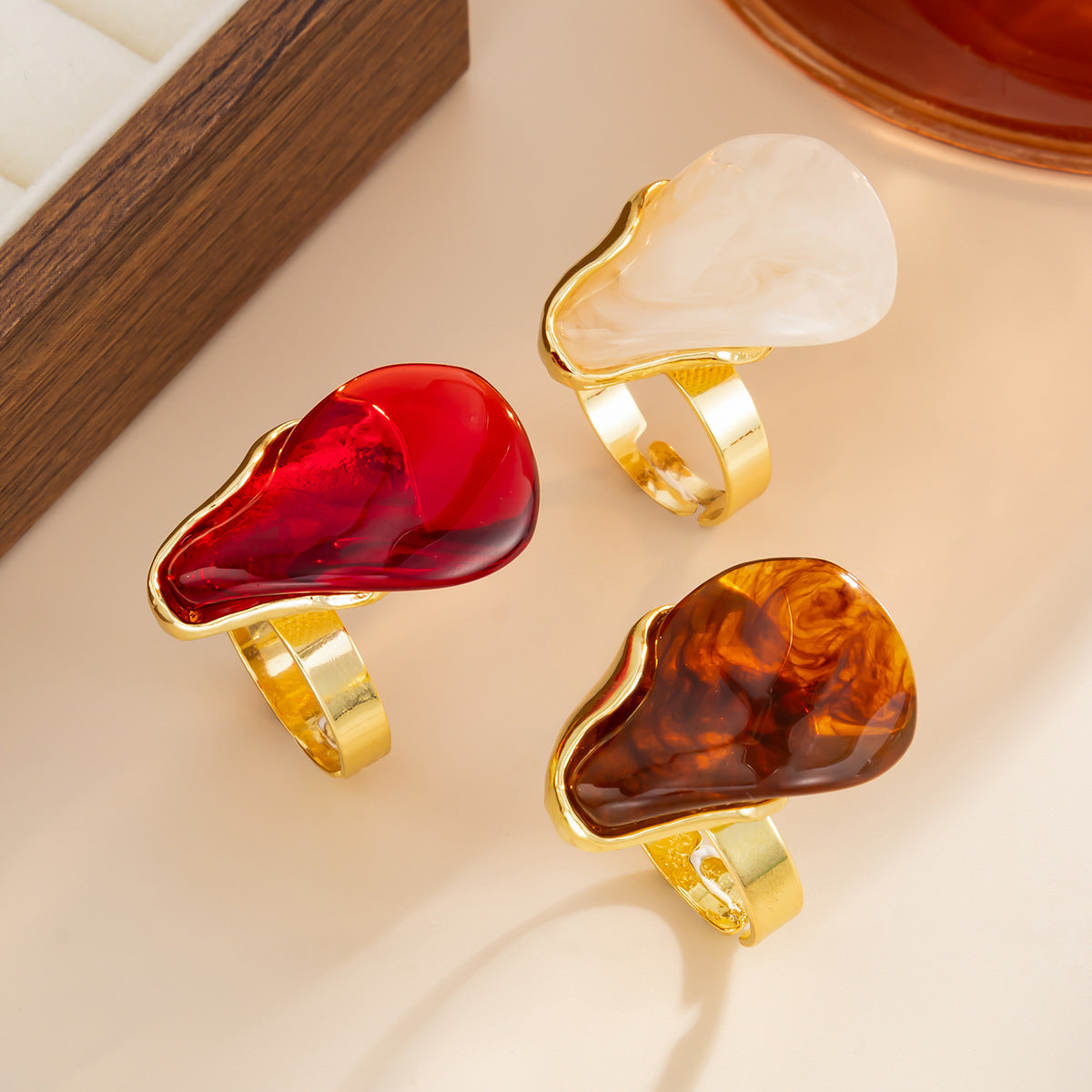 Popular Resin Amber Translucent Niche Retro Rings