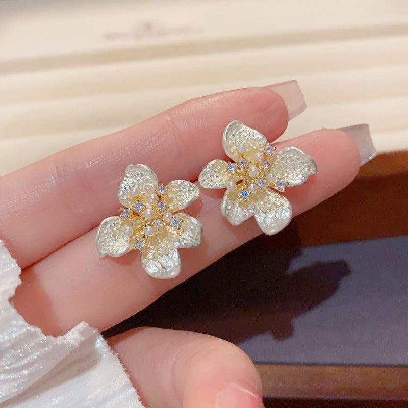 Versatile Zircon Petal Temperament Entry Lux Minimalist Design Earrings