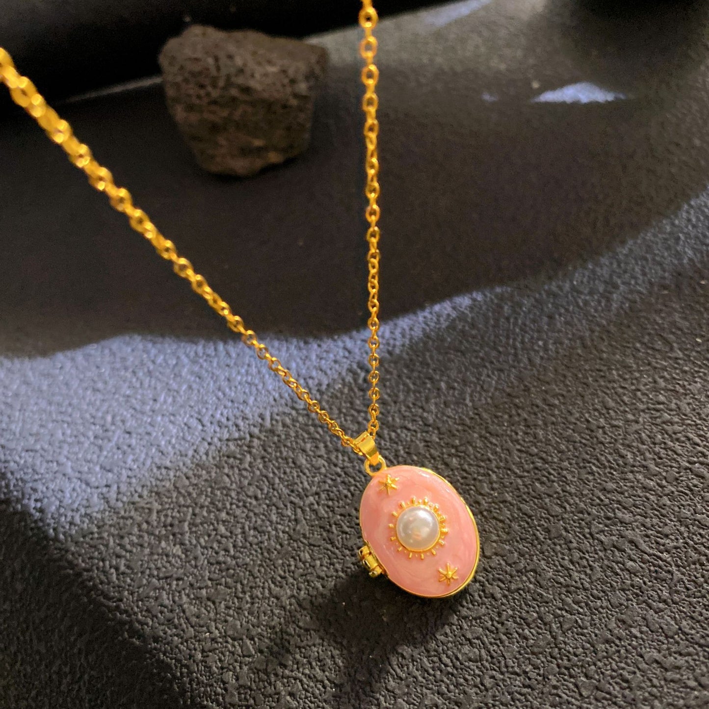 Women's Drip Glazed Box Fashion Shell Pearls Light Luxury Clavicle Pendants