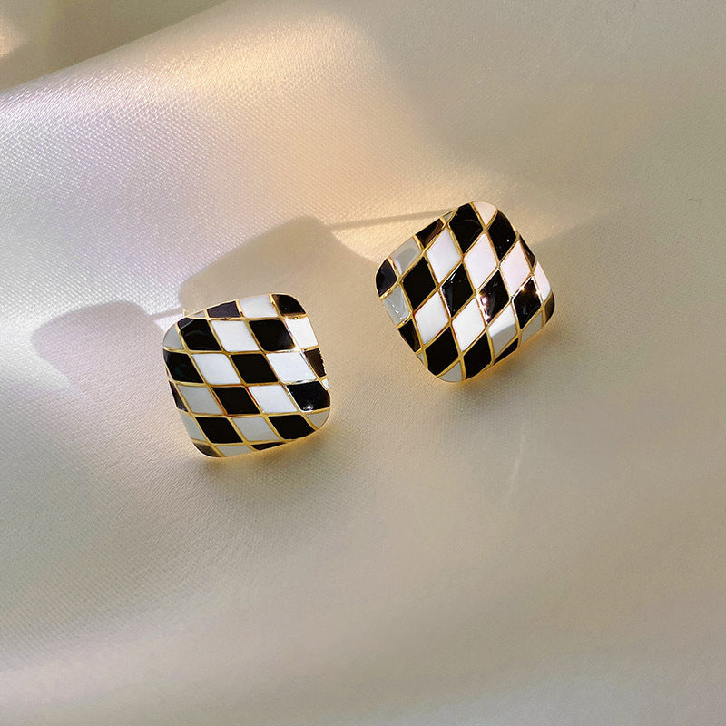 Women's White Checkerboard Geometric Square Design Sense Stud Earrings