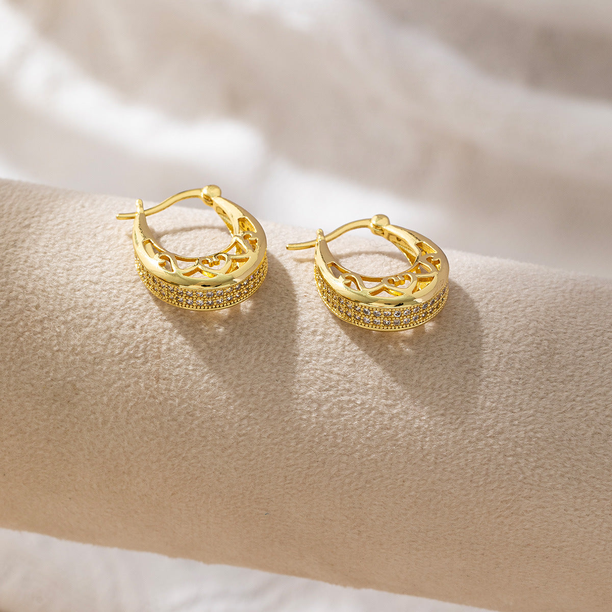 Classic Style Gold-plated Clover Clip High-grade Zircon Ear Buckle