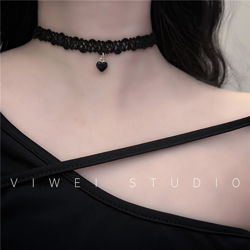 Women's Delicate Heart Light Luxury Graceful Fashionable Butterfly Clavicle Necklace