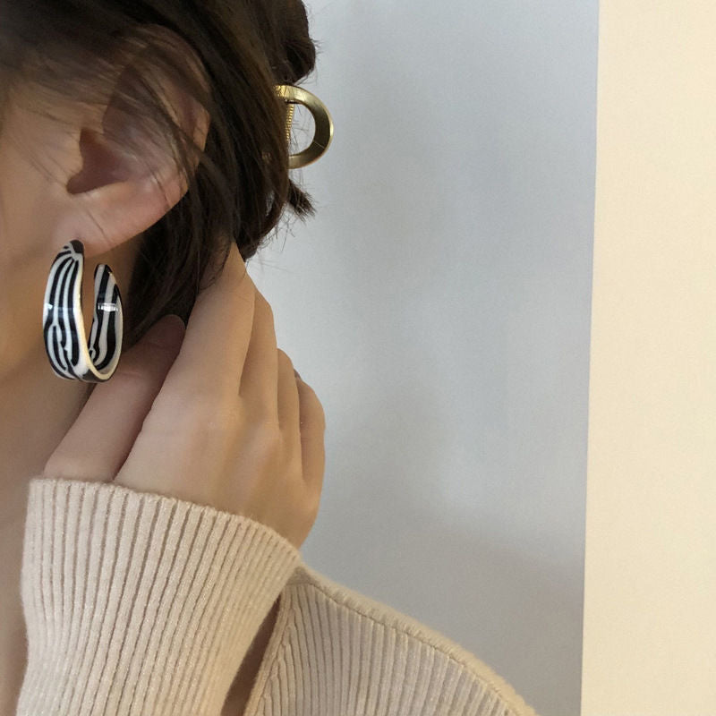 Women's White Zebra Pattern Exaggerated Round Sier Acrylic Style Ear High Earrings