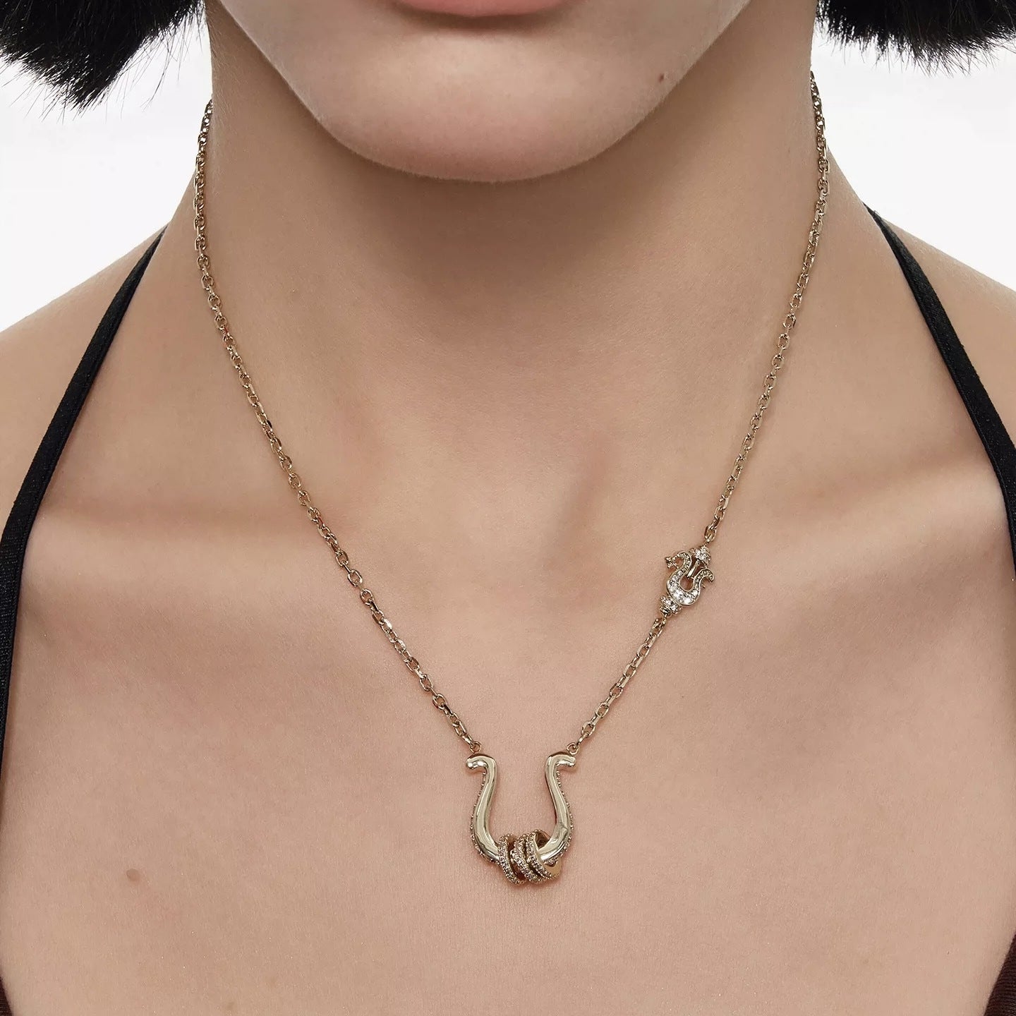 Simple Vachette Clasp Diamond Inlaid Clavicle Chain Necklace