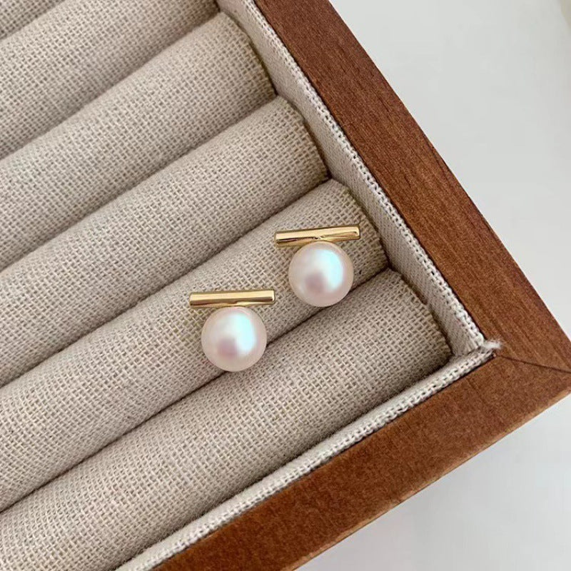 Women's Rotating Pearl Small Exquisite Simple Early Spring Earrings