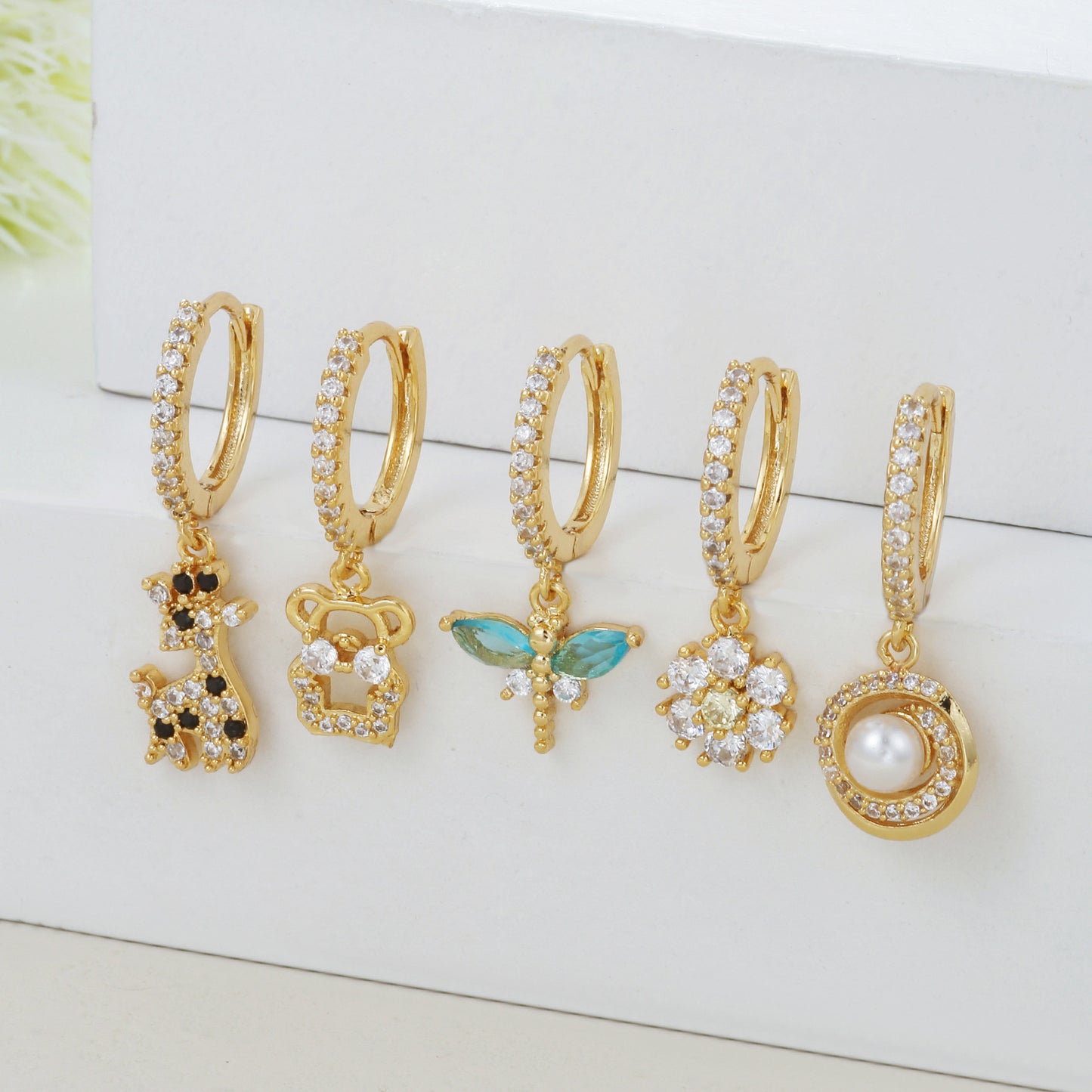 Micro Inlaid Zircon Personalized Love Heart-shaped Design Cold Ear Buckle