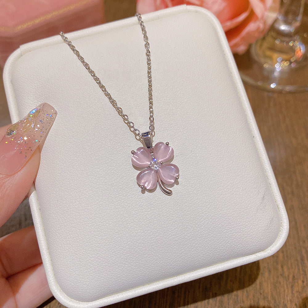 Women's Peach-colored Sweet Four-leaf Light Luxury Fashionable Versatile Clavicle Necklace