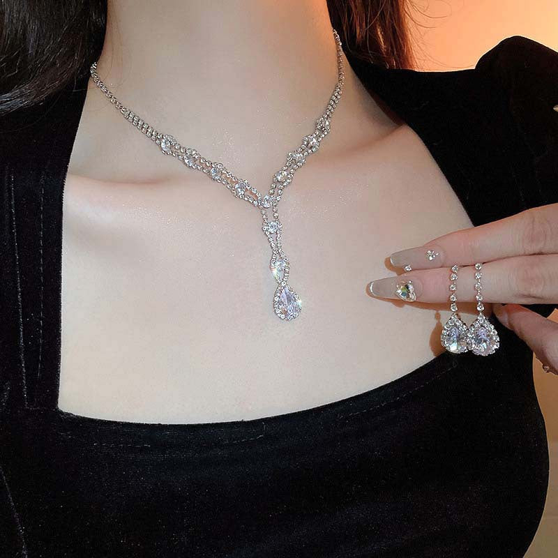 Set Graceful Fashionable High-grade Sweater Chain Light Luxury Cold Necklaces