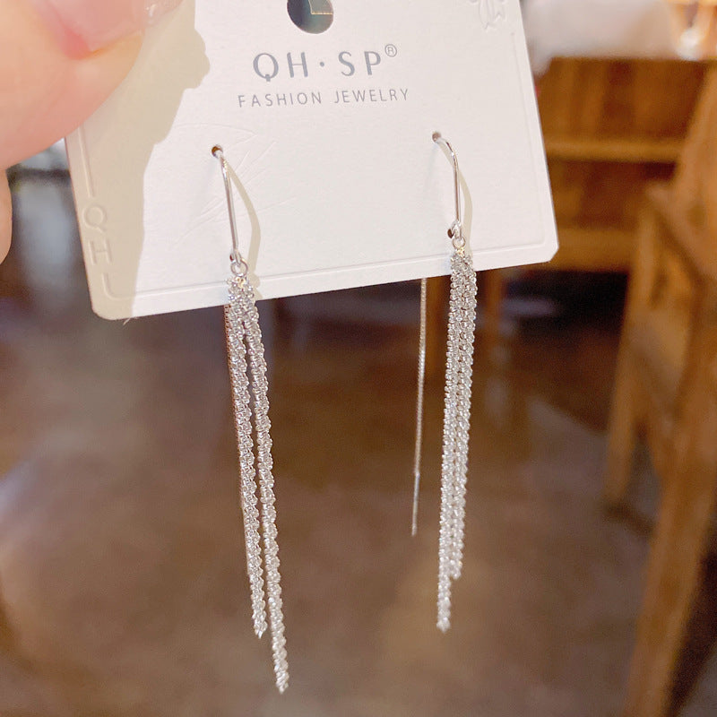 Women's Graceful Fashionable Metal Sense Long Fringed Thread Exquisite Slimming Earrings